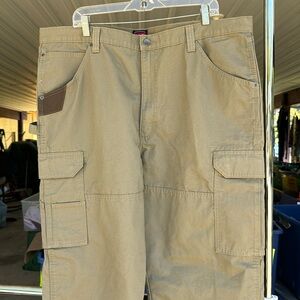 Wrangler Workwear Pants, Size 42X32, NWT, MAKE AN OFFER!!!